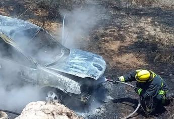 Conductor muere calcinado tras volcar sobre la México 15, en Culiacán