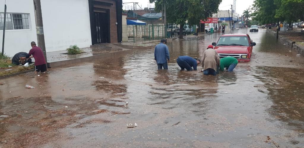 Lluvias paralizan parcialmente obras grandes de Ahome