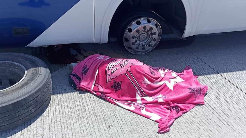 Hombre muere mientras cambiaba neumático de un autobús, en la Carretera Mazatlán -Tepic