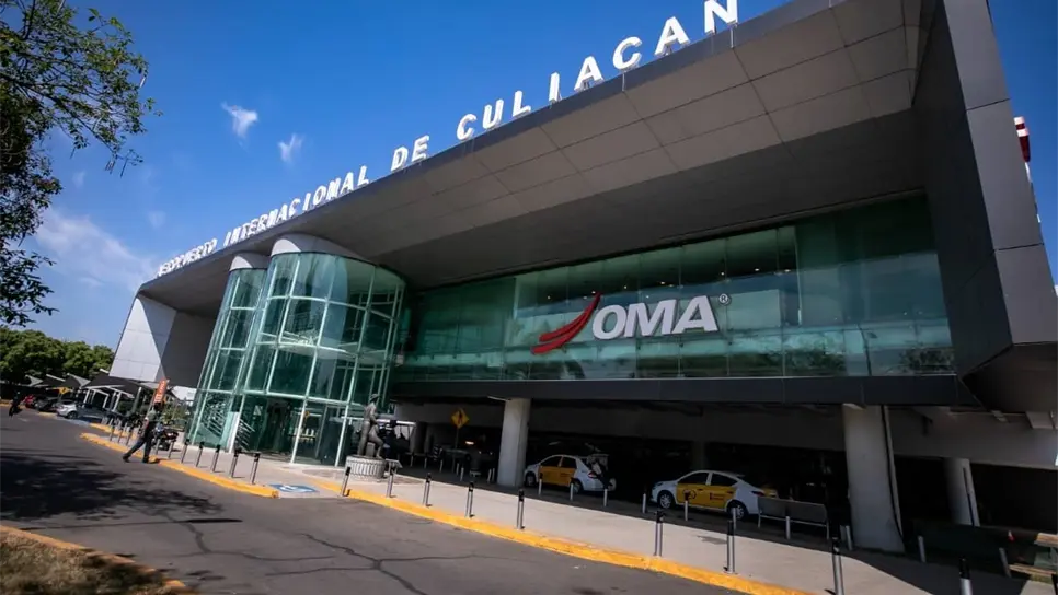 Banda de equipaje del aeropuerto de Culiacán «agarra» de la mano a un niño
