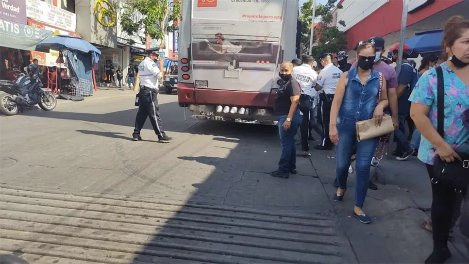 Un adulto mayor fue atropellado por un camión en el centro de Culiacán. FOTO: Cortesía.