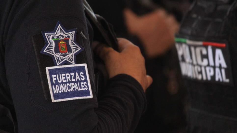 Policías lo detienen por «sospechoso» y le quitan $700: denuncia ciudadano