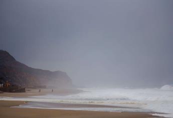 Bonnie se degrada a categoría 2 y provocará fuertes lluvias