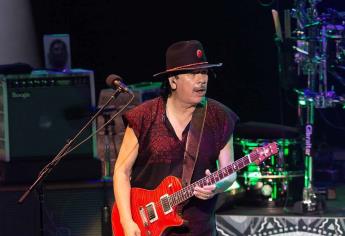 Carlos Santana se desmaya en pleno concierto en Michigan, Estados Unidos