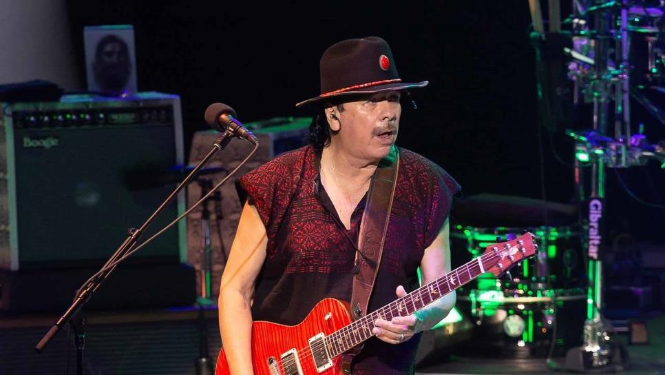 Carlos Santana se desmaya en pleno concierto en Michigan, Estados Unidos