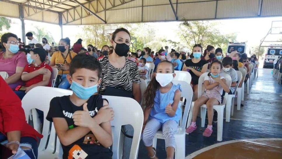 Vacunación para niños de 5 años podría continuar en escuelas: Salud