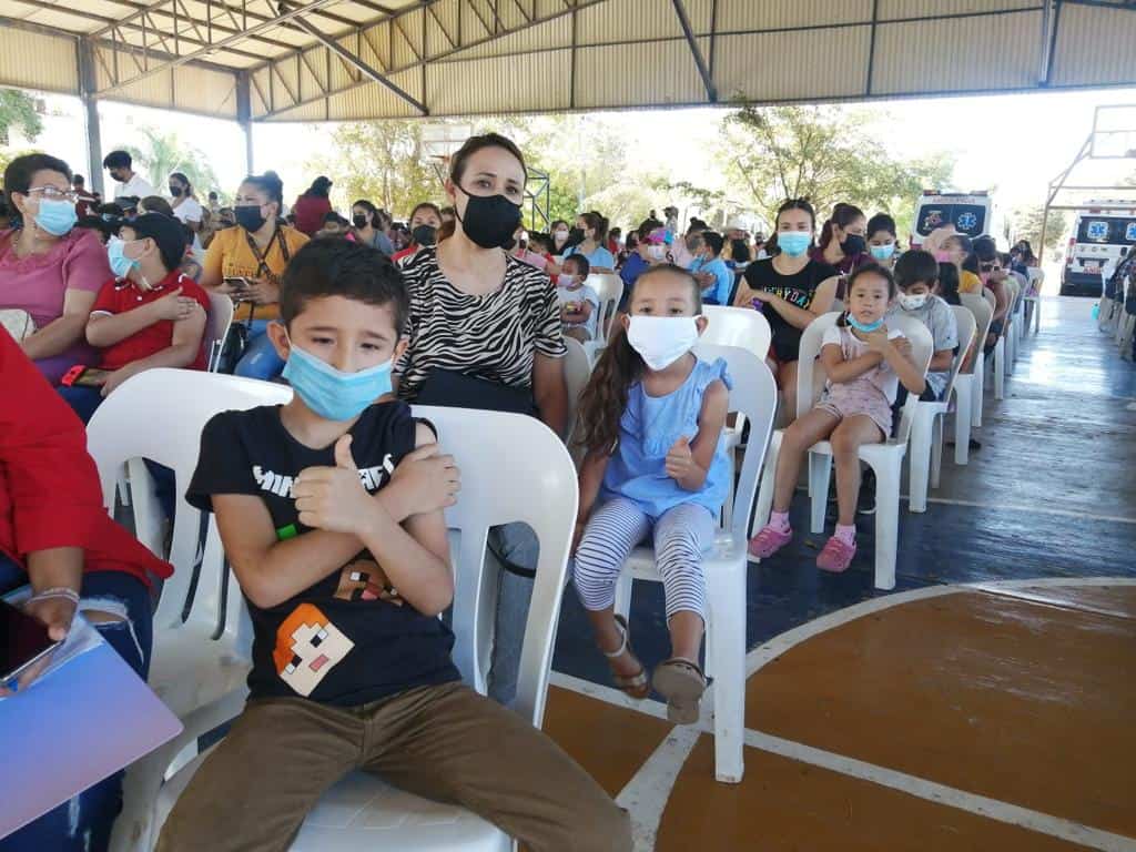 Vacunación para niños de 5 años podría continuar en escuelas: Salud