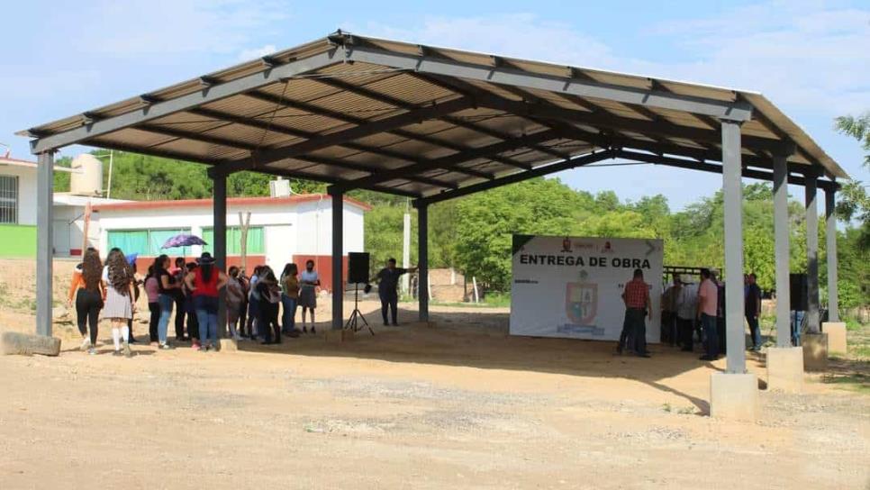 Alcalde de Sinaloa se compromete ayudar en la rehabilitación de las escuelas del municipio