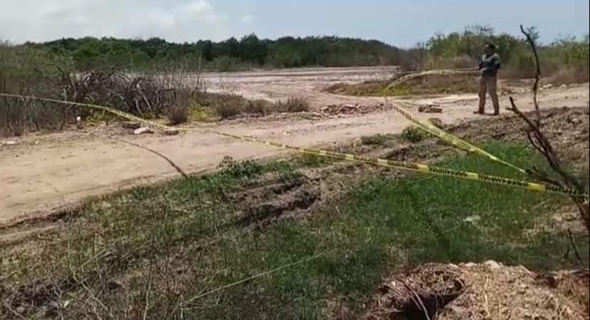 Con un balazo en la cabeza, localizan a hombre semienterrado en brecha de Mazatlán