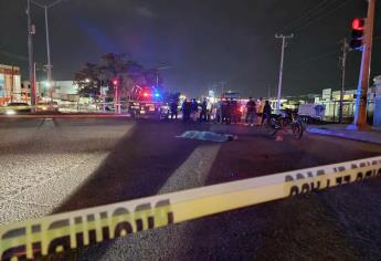 Motociclista de 16 años muere arrollado por camioneta frente al mercado de abastos en Culiacán