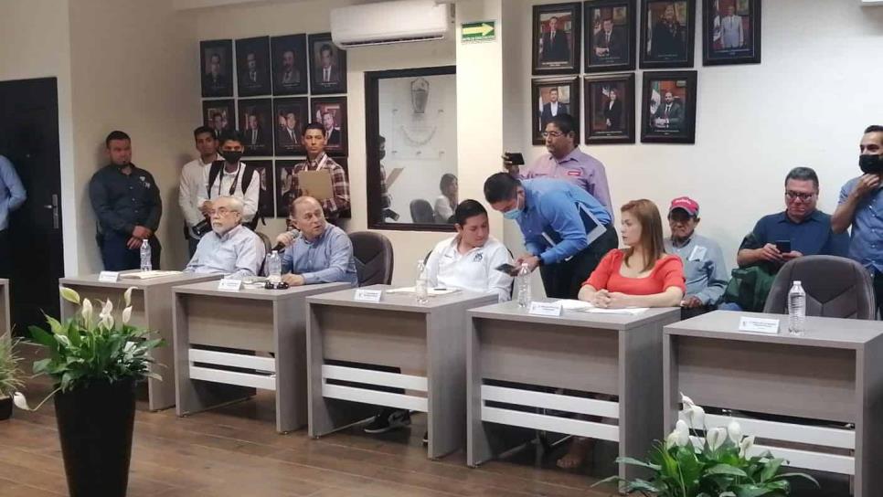 Se agarran regidores del PAS en pleno sesión de Cabildo de Ahome