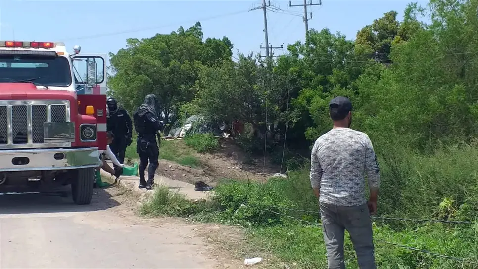 Encuentran cadáver en estado de descomposición en canal de Navolato