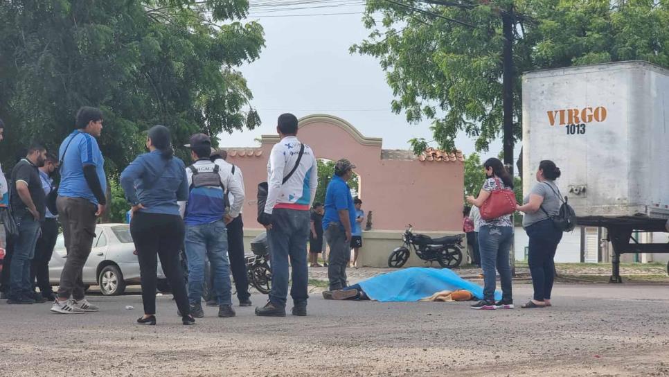 Motociclista muere tras chocar contra camión de la ruta Prepa-Centro, en Culiacán