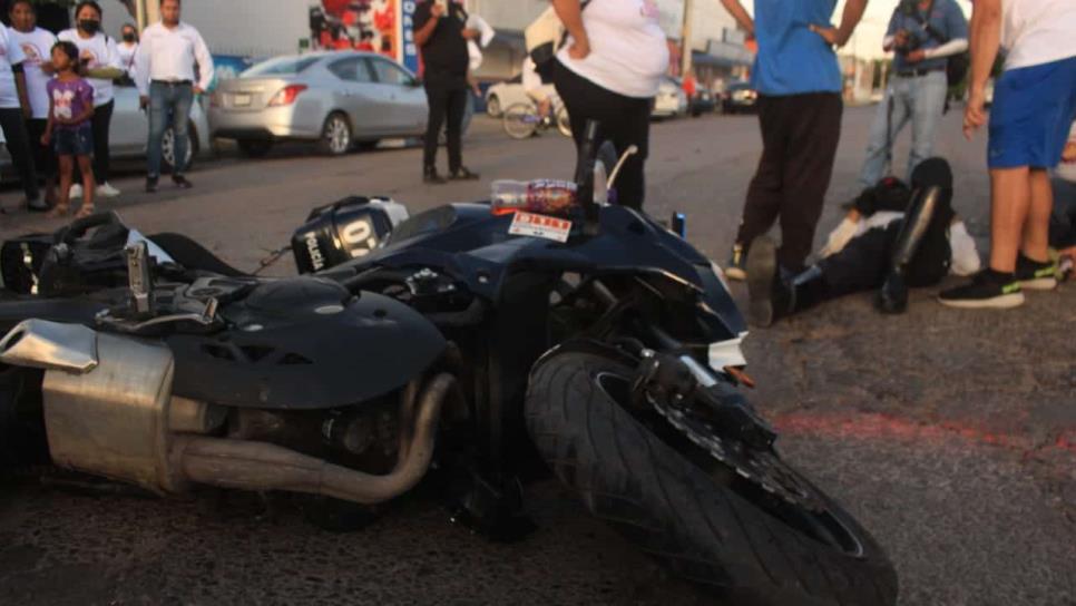 Atropellan a tránsito que guíaba manifestación en Los Mochis