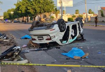 Hombre y mujer mueren en aparatosa volcadura en Culiacán