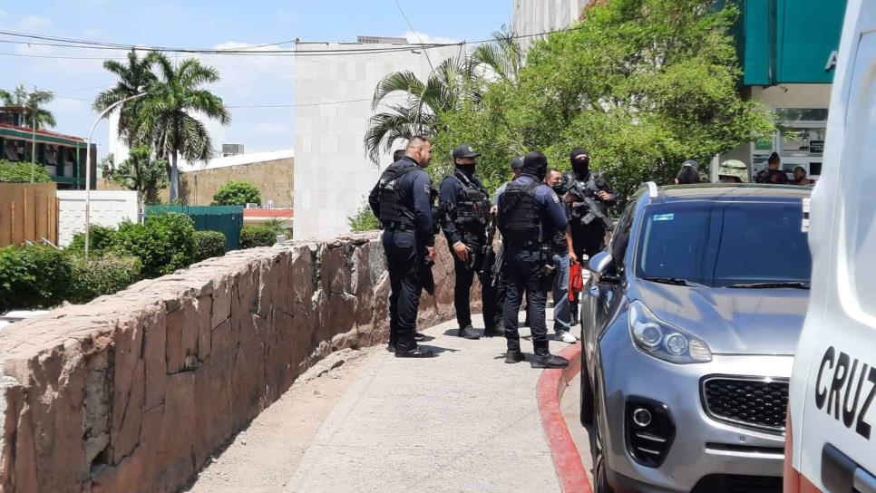 Policías y militares se movilizan al Seguro Social tras reporte de un hombre armado