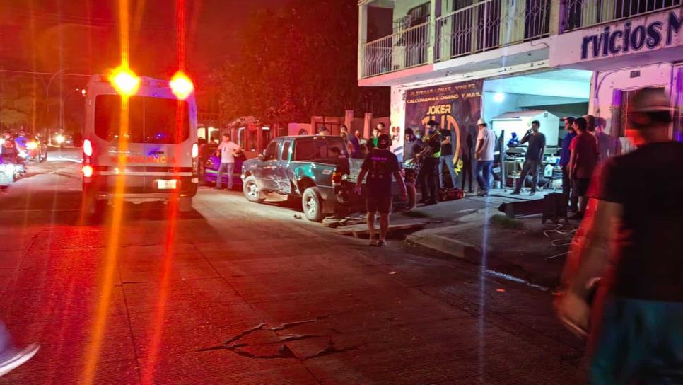 Aparatoso accidente en Los Mochis deja a una persona lesionada