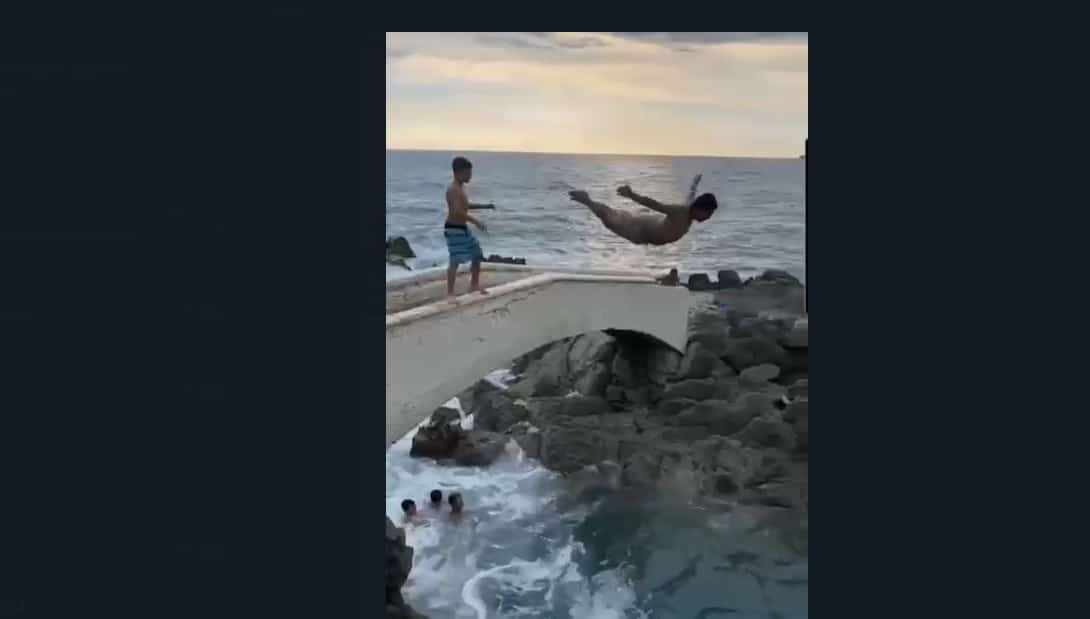 Localizan a jóvenes tirándose clavados en zona rocosa y prohibida para bañistas