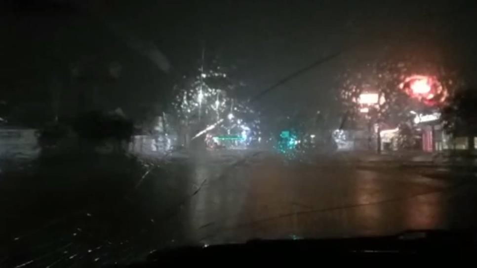 Intensa lluvia se registra en Los Mochis