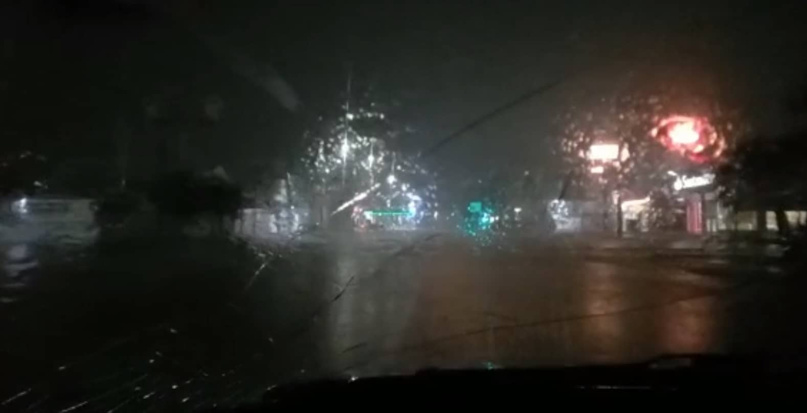 Intensa lluvia se registra en Los Mochis