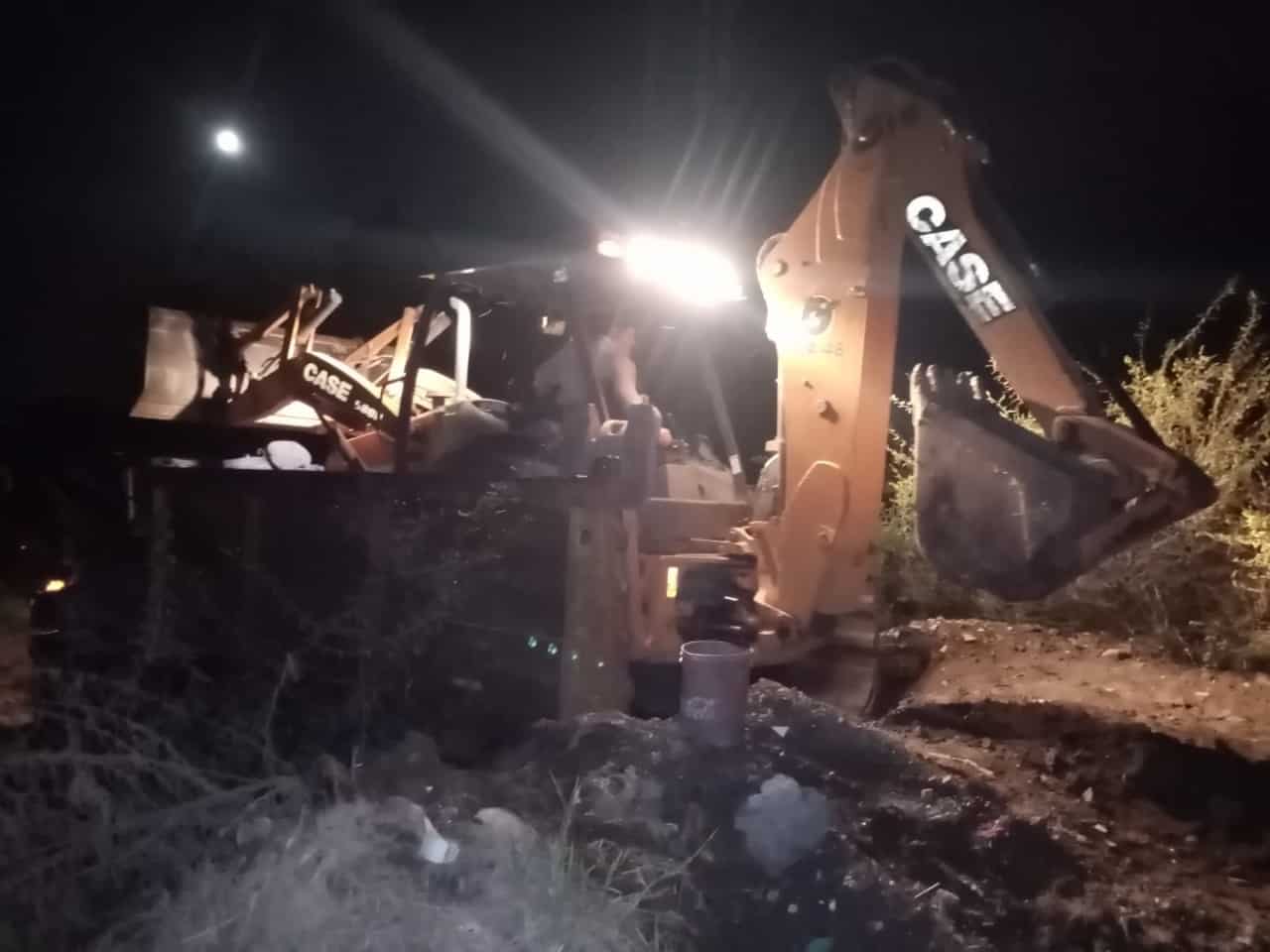 Repara JAPAMA mega fuga de agua potable enfrente del kínder de la Villa de Ahome