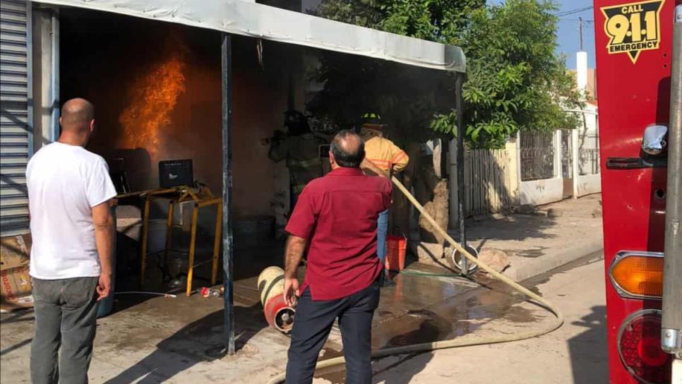 Incendio en freidora moviliza a Bomberos y Protección Civil en Los Mochis