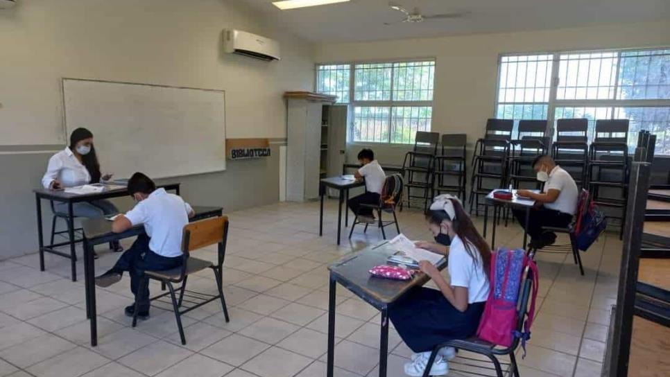 Maestros de inglés no recibirán compensación económica por vacaciones, señala SEPyC