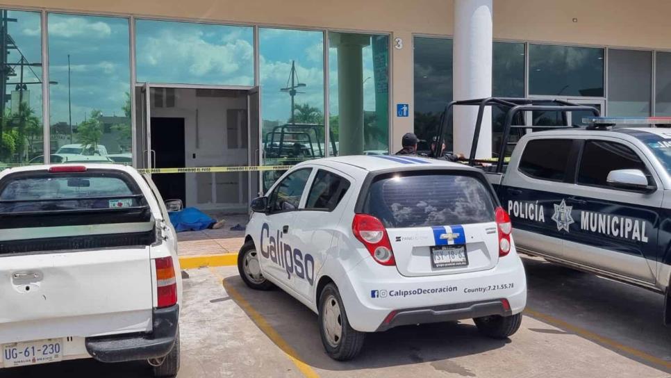 Electricista muere por descarga en local frente a la USE, en Culiacán
