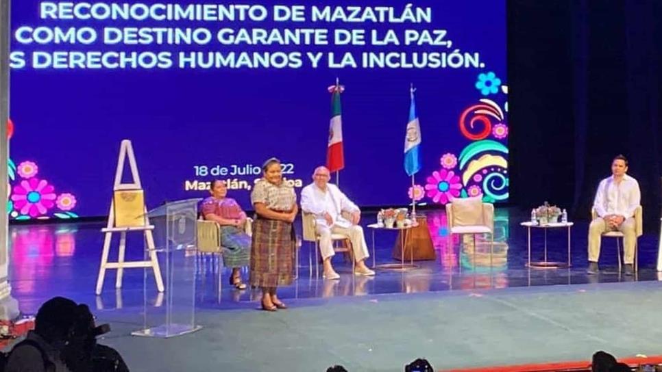 Alcalde de Mazatlán no quiso informar sobre costo de visita de Rigoberta Menchú