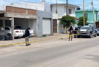 Balean carros estacionados en la colonia Servidores Públicos, en Culiacán