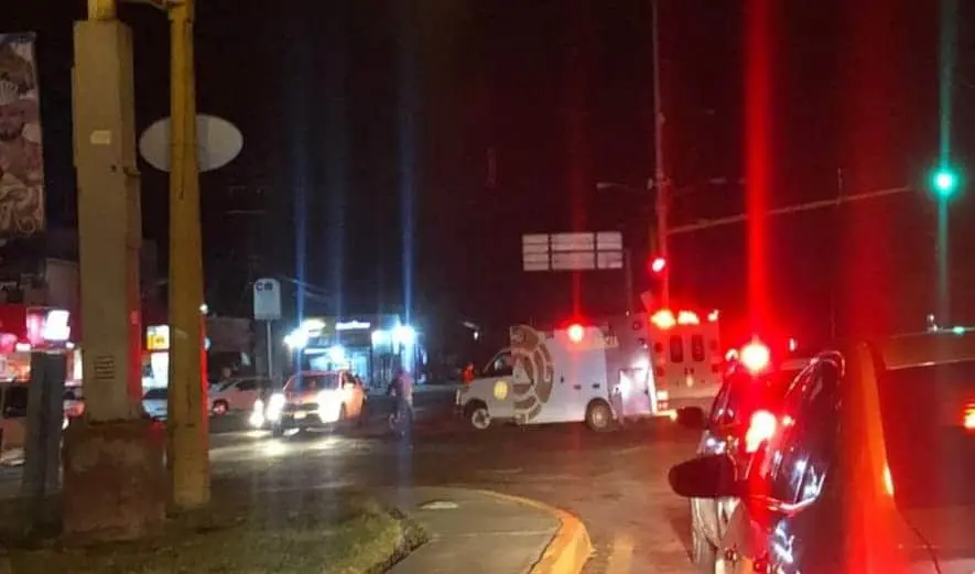 Conductor de motocicleta muere arrollado por una camioneta en la colonia Urías, en Mazatlán