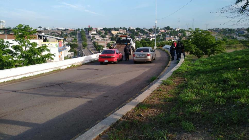 En persecución, detienen a dos hombres en vehículo robado en Culiacán