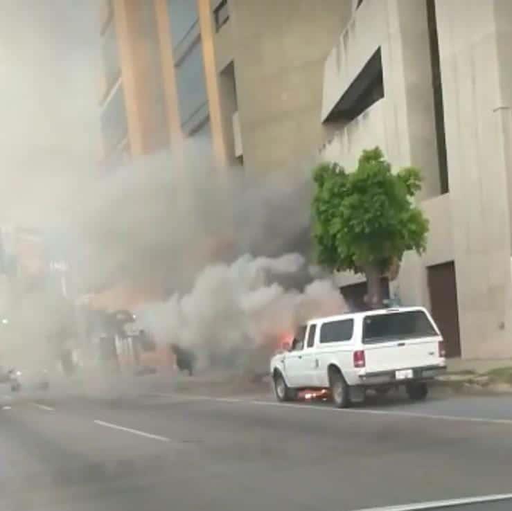 Conductor saca su camioneta del taller y se le quema al avanzar unas calles, en Culiacán