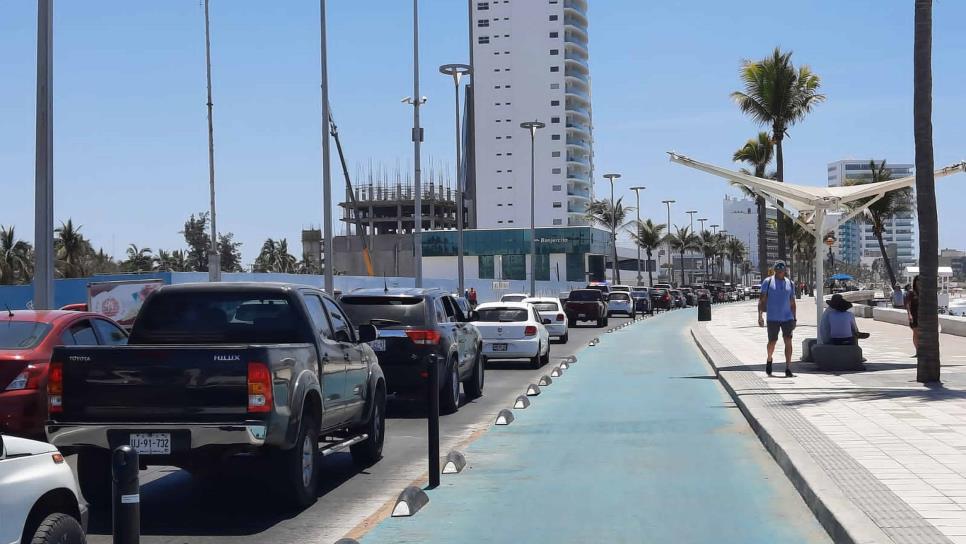 Tráfico en Mazatlán paraliza actividad en el transporte público