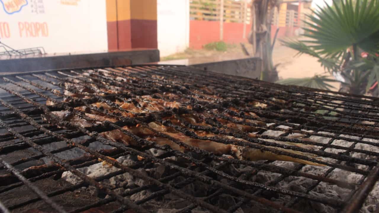 Pescado zarandeado de Mazatlán, un platillo especial en La Isla de la Piedra. FOTO: Martín Ruiz.