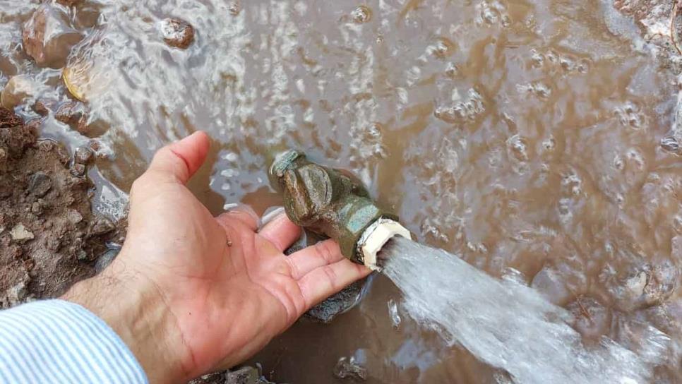 Repara JAPAMA fuga de agua potable frente a Palacio Municipal