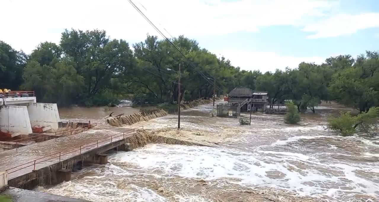 Lluvias provocan caos en Sinaloa de Leyva, hay comunidades incomunicadas
