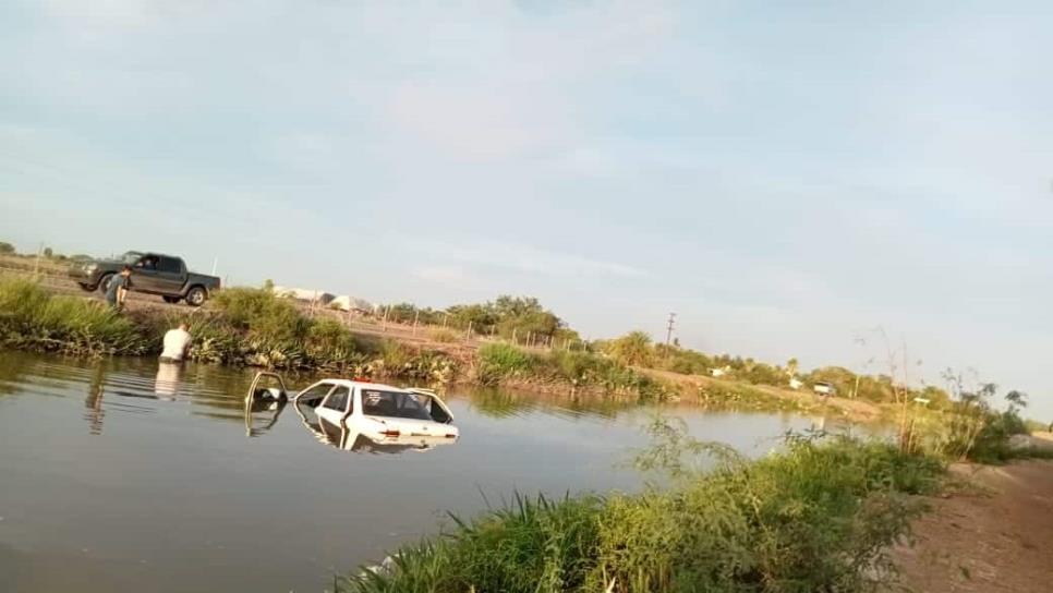 Hombre cae en su vehículo a un canal en Higuera de Zaragoza, regresaba de Las Salinas