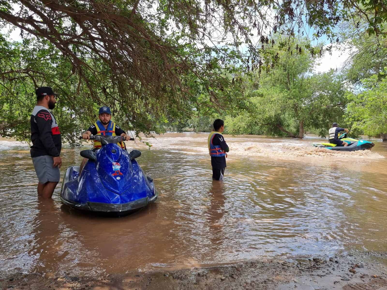 Buscan al doctor que desapareció en el río Sinaloa cerca de Caimanero