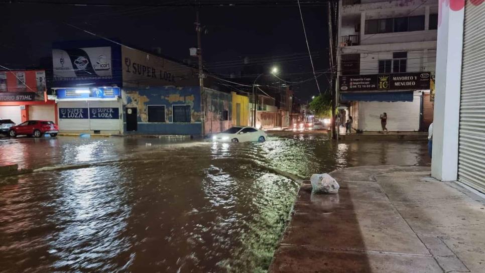 Fuerte lluvia azota Culiacán; se reportan encharcamientos y calles inundadas