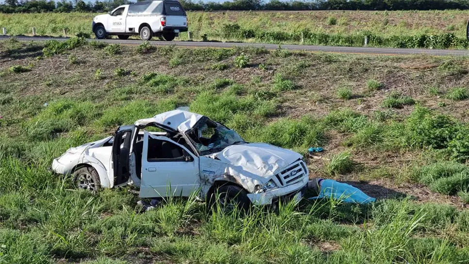 Volcadura de camioneta en la Culiacán-Mazatlan deja un muerto y dos mujeres heridas