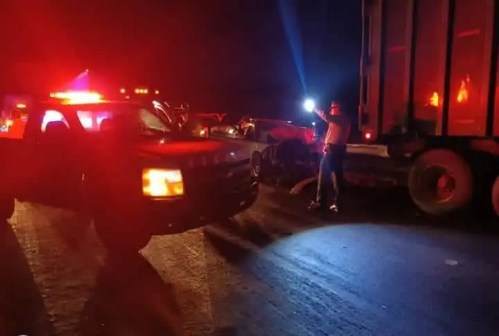 Patrulla de la Guardia Nacional choca contra tráiler en Escuinapa