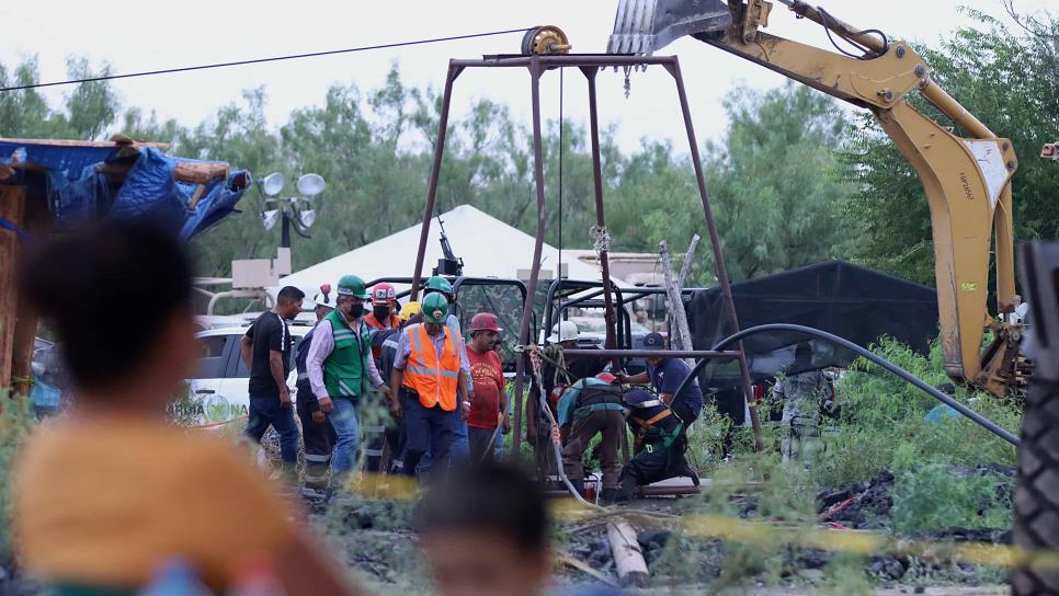 Diez mineros siguen atrapados tras 48 horas del derrumbe en Coahuila