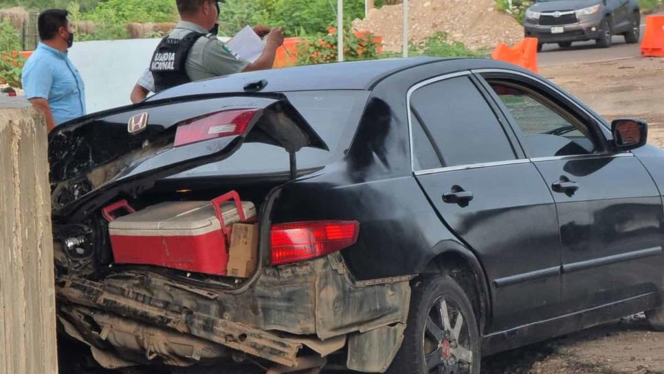 Agente de la Policía Estatal y su esposa con nueve meses de embarazo sufren aparatoso accidente, en La Costerita