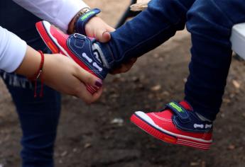 En Ahome «Ni un niño más descalzo»