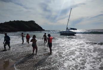 Velero debió fondearse, no acercarse a la orilla: Proteccion Civil