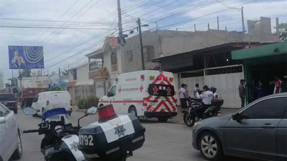 Mujer embarazada lesionada al ser chocada por un dompe