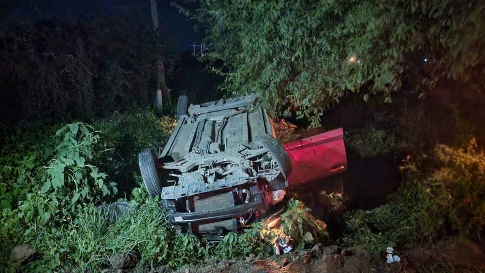 Tres mujeres sufren heridas tras volcar en la carretera México 15, en la sindicatura de El Salado