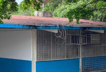 Caen pedazos de techo de escuela Rafael Buelna en Culiacán