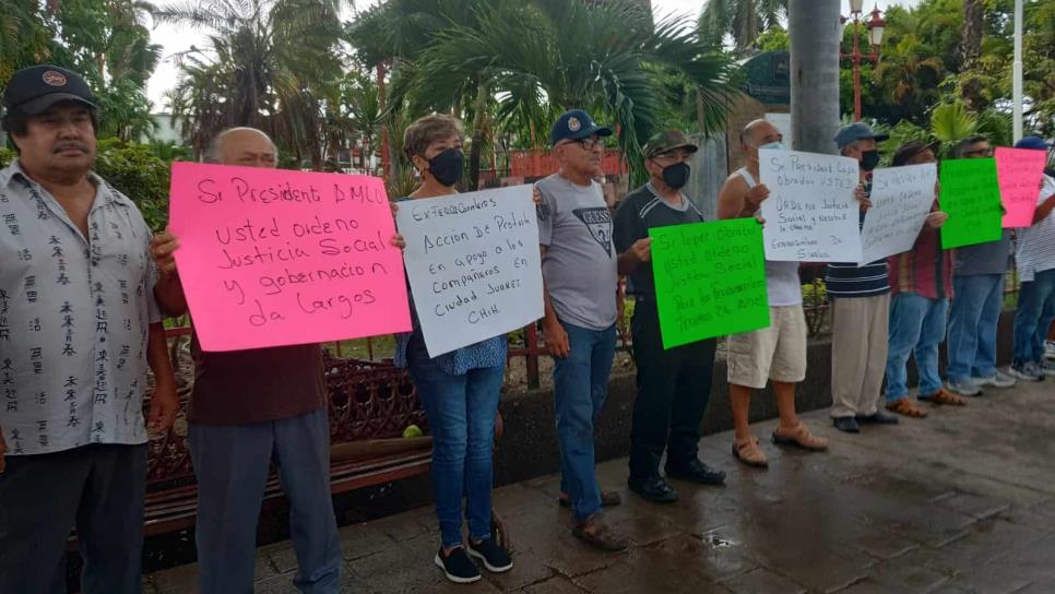 Exferrocarrileros se manifiestan en Mazatlán para exigir pagos de jubilación por el Gobierno Federal